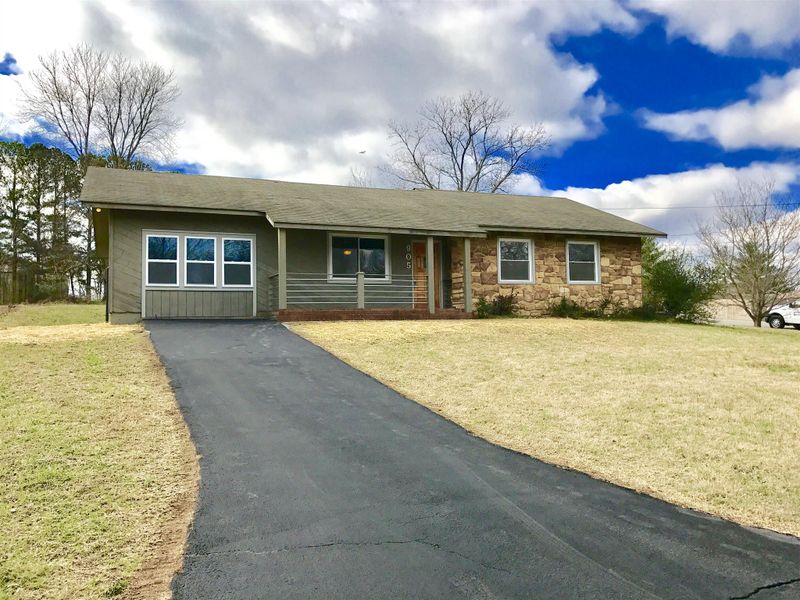 905 Hermitage Rdg, Hermitage, TN 37076