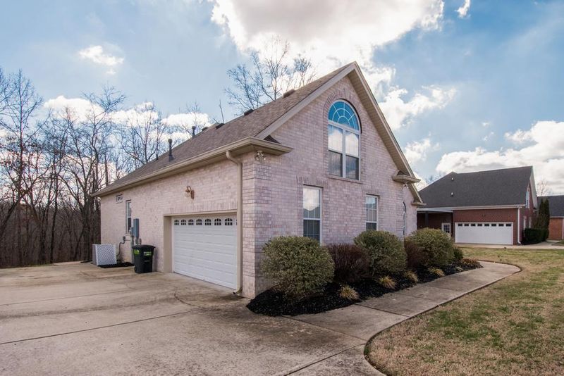 5203 Summit Dr, Greenbrier, TN 37073