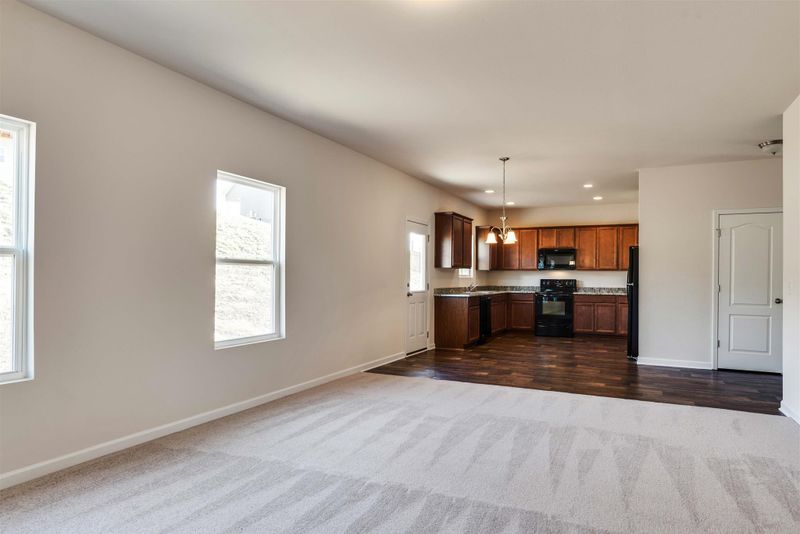 2221 Bee Hive Dr, Columbia, TN 38401