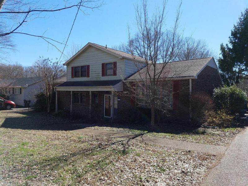 8075 Esterbrook Dr, Nashville, TN 37221
