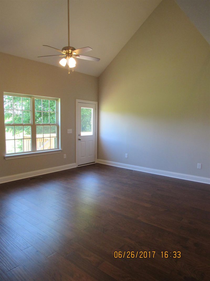 226 Hickory Point Dr, Lebanon, TN 37087