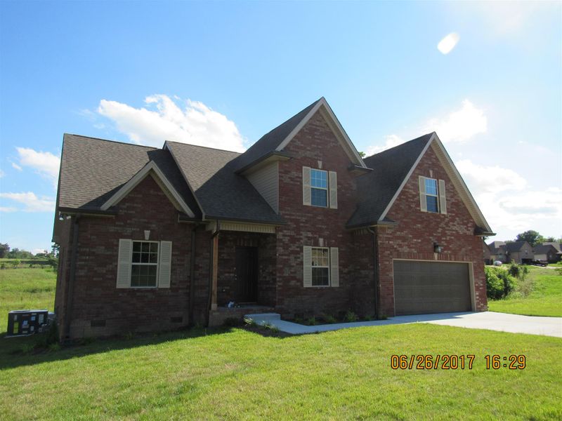 226 Hickory Point Dr, Lebanon, TN 37087