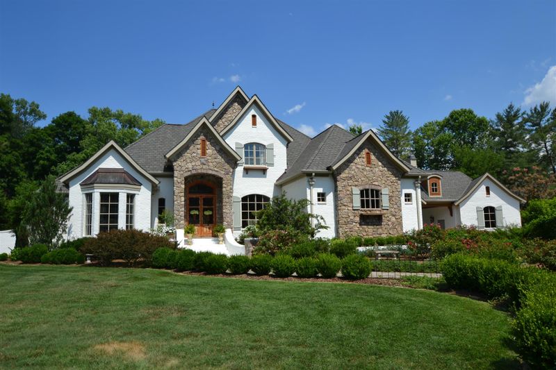 2008 Stonehurst Dr, Nashville, TN 37215