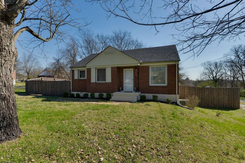 1423 Dugger Dr, Nashville, TN 37206