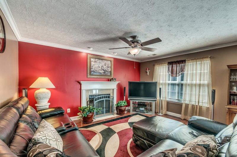 1411 California Dr, Murfreesboro, TN 37129
