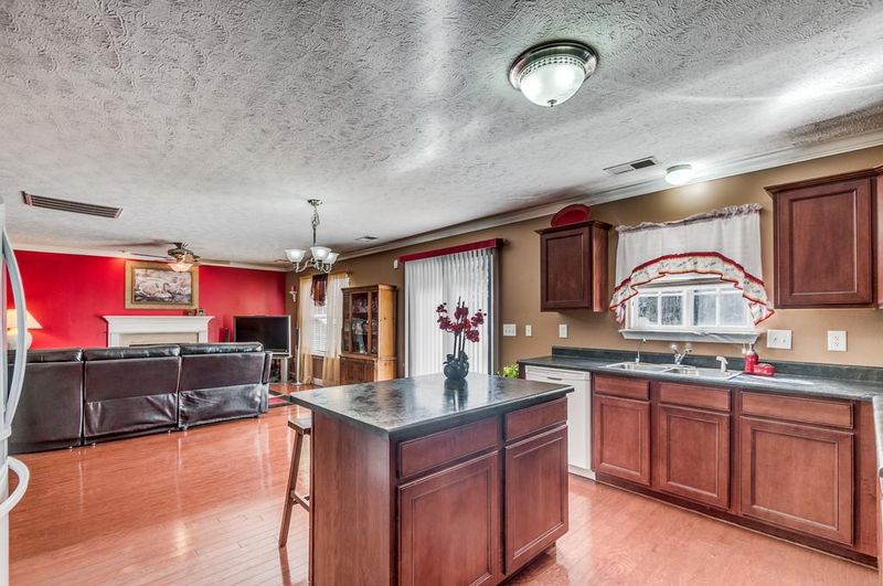 1411 California Dr, Murfreesboro, TN 37129