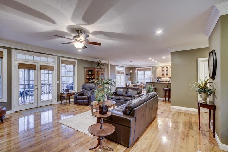 1098 Paradise Dr, Greenbrier, TN 37073