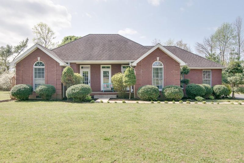 1047 Glendale Dr, Dickson, TN 37055
