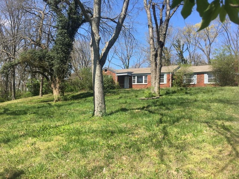 820 Russleo, Nashville, TN 37209