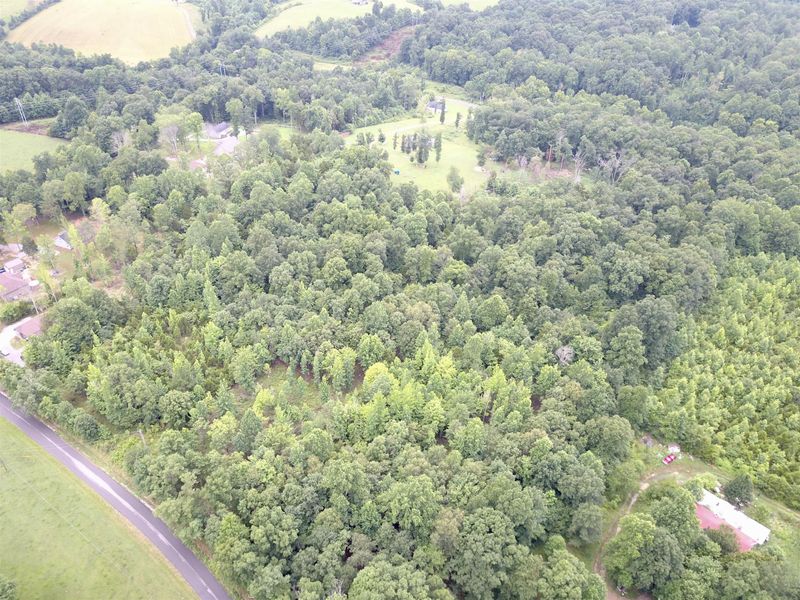 1109 Smiley Troutt Rd, Bethpage, TN 37022