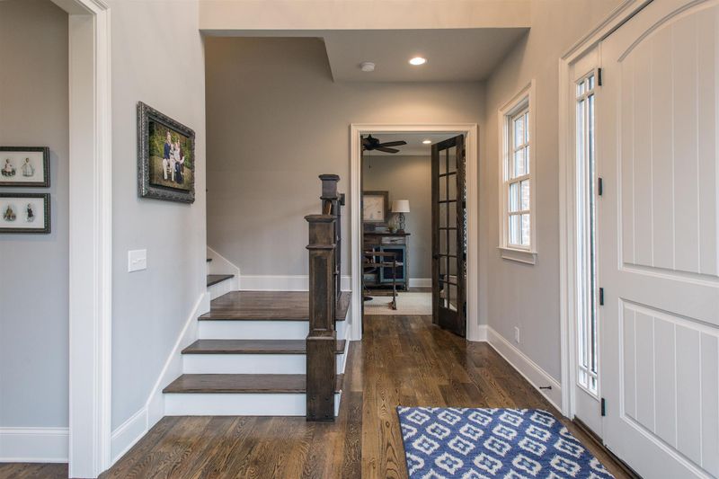 884 Van Leer Dr, Nashville, TN 37220