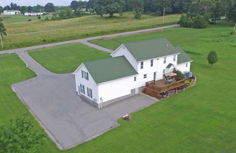 647 Old Pond Ln, Dickson, TN 37055