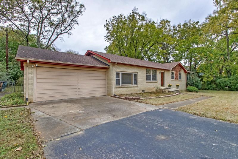 5203 Greenleaf Dr, Nashville, TN 37211