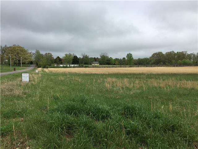 2 Porter Rd, Burns, TN 37029