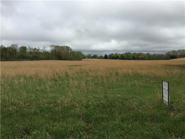 2 Porter Rd, Burns, TN 37029