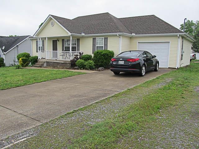 1734 Luton Dr, La Vergne, TN 37086