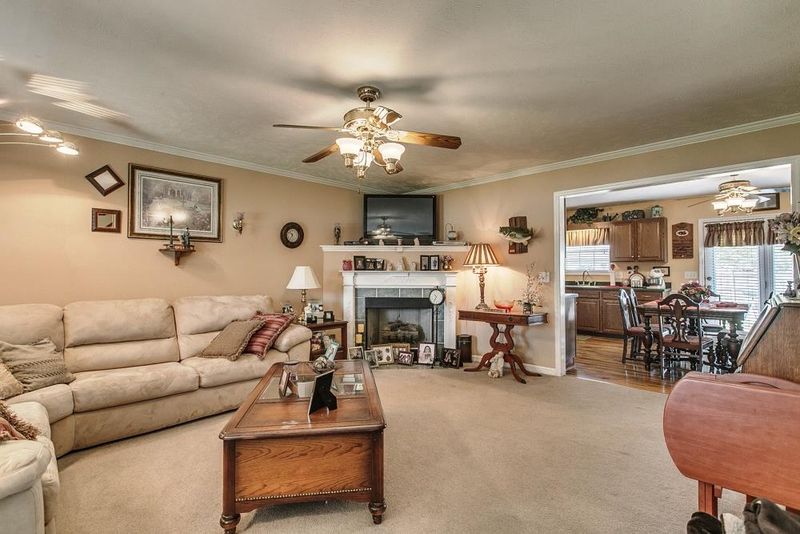 3323 Meadowhill Dr, Murfreesboro, TN 37130