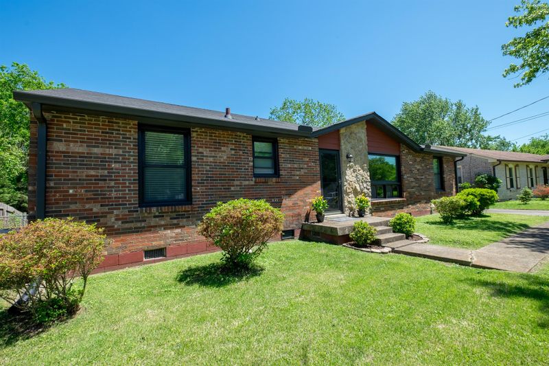 1013 Shadow Ln, Nashville, TN 37206