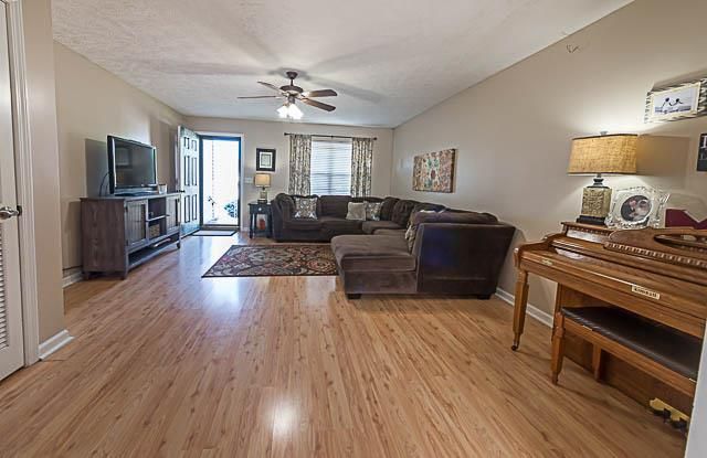 1312 Mac Duff Dr, Murfreesboro, TN 37128