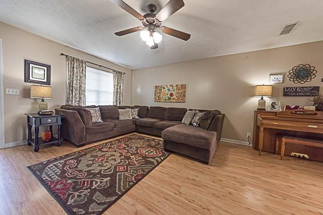 1312 Mac Duff Dr, Murfreesboro, TN 37128