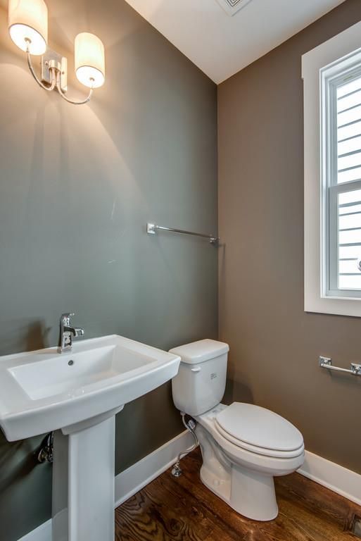 921B Thomas Ave, Nashville, TN 37216