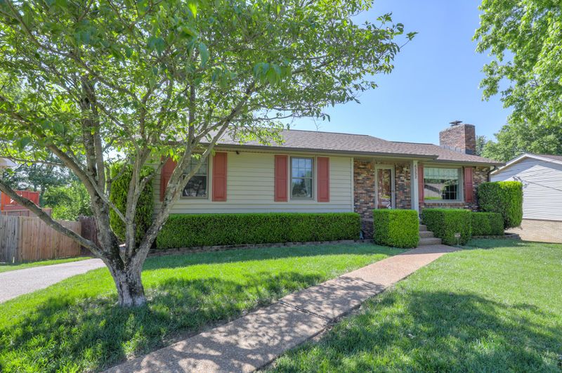 4352 Baton Rouge Dr, Hermitage, TN 37076