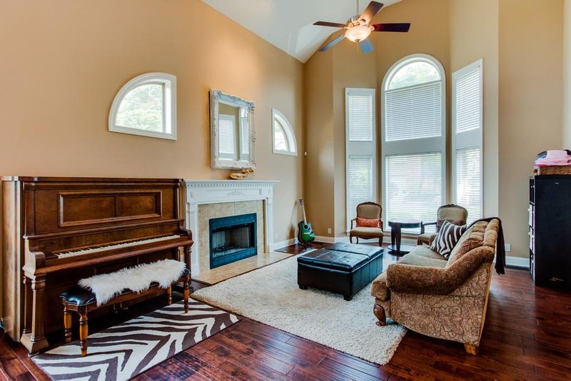 5449 Oak Chase Dr, Antioch, TN 37013