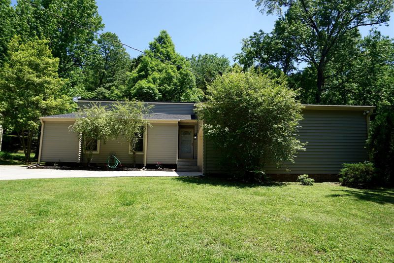 637 Mercer Dr, Hermitage, TN 37076
