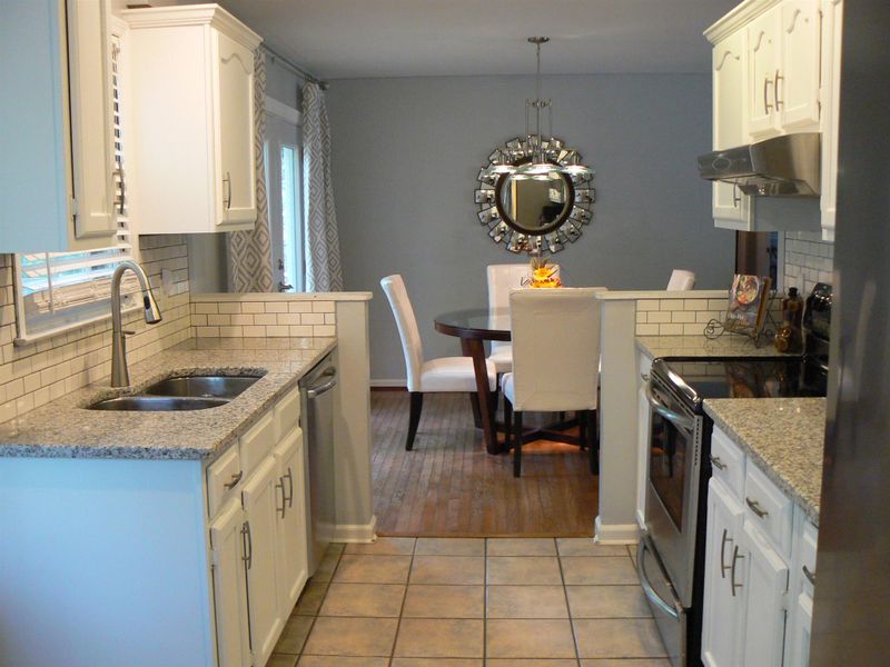 909 Sandburg Ct, Nashville, TN 37214