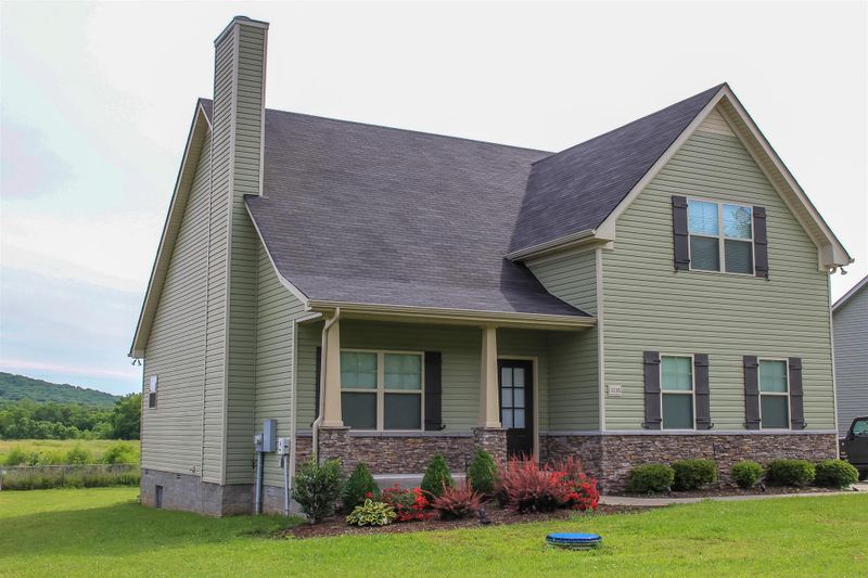 1135 Starhurst Dr, Murfreesboro, TN 37128
