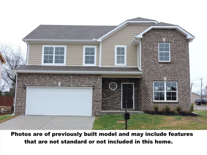 825 Pin Oak Dr, Antioch, TN 37013