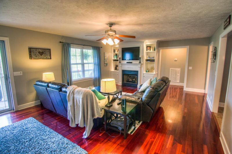 561 Crosswood Ct, Murfreesboro, TN 37127