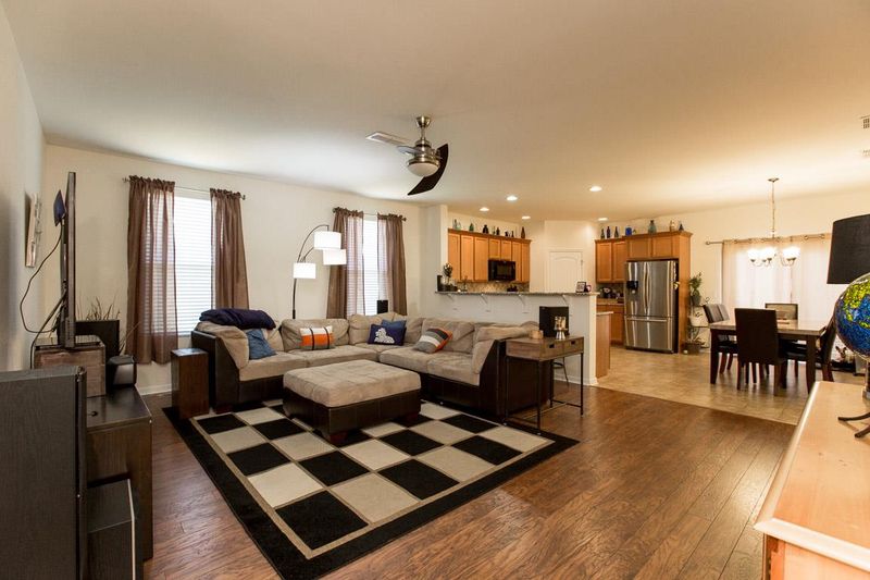 1748 Stonewater Dr, Hermitage, TN 37076