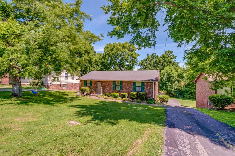 1261 N Graycroft Ave, Madison, TN 37115