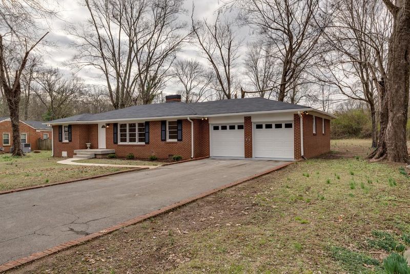 2704 Brookside Dr, Columbia, TN 38401