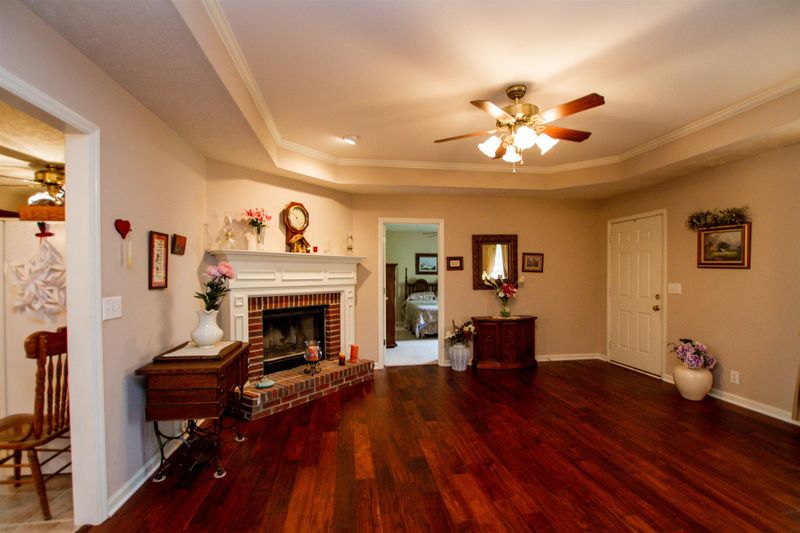 1045 Snead Dr, Murfreesboro, TN 37128