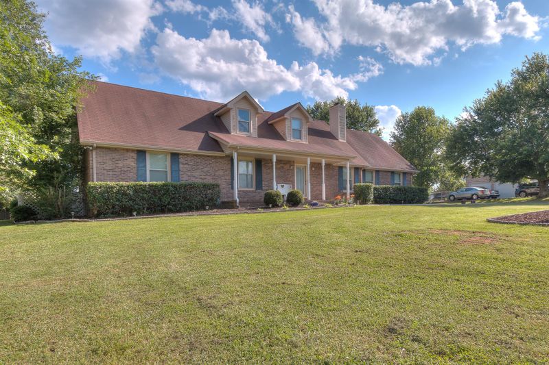 5947 Foothills Dr, Murfreesboro, TN 37129