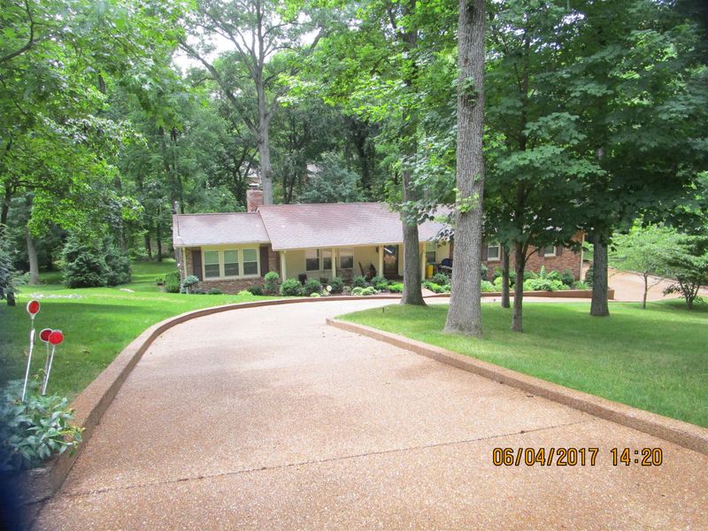 536 Indian Lake Rd, Hendersonville, TN 37075