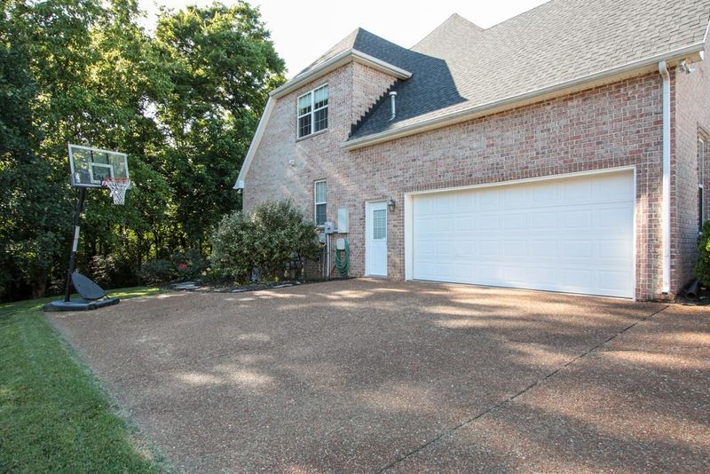 1705 Mildare Ct, Thompsons Station, TN 37179