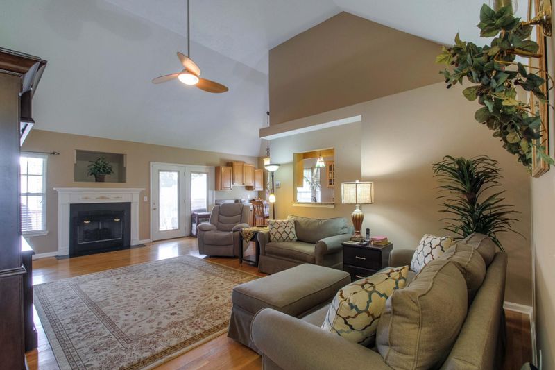 1055 Windtree Trce, Mount Juliet, TN 37122