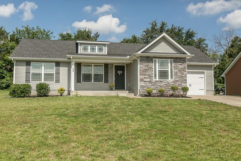 1829 Moonlight Dr, La Vergne, TN 37086