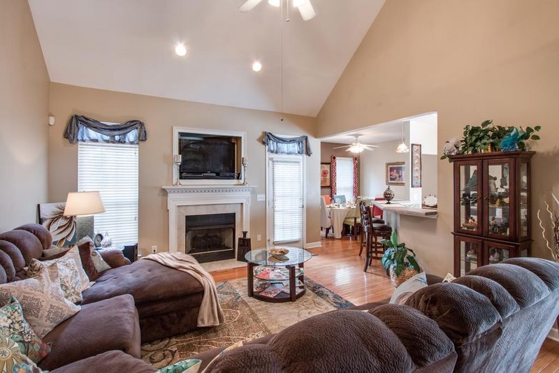 1300 Weeping Cherry Ln, Hermitage, TN 37076