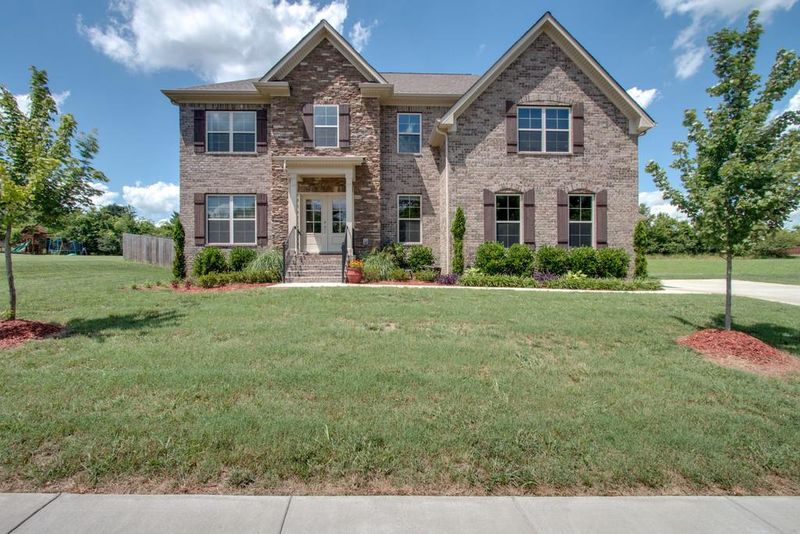 686 Fredericksburg Dr, Gallatin, TN 37066