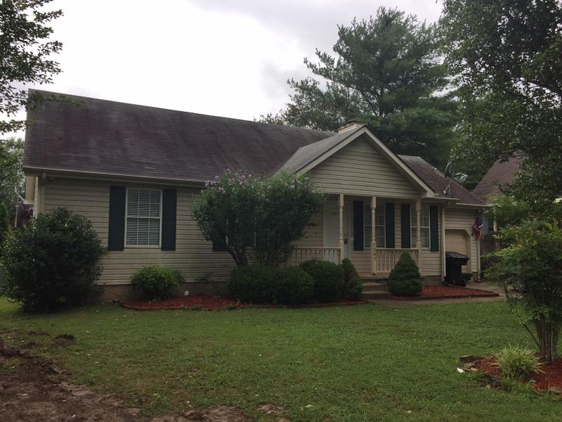 1207 Woods Edge Dr, Murfreesboro, TN 37130