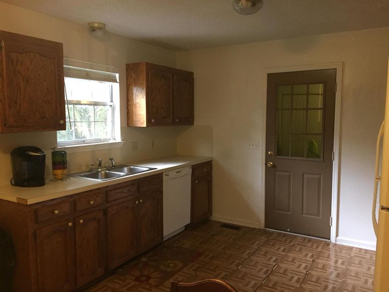 1207 Woods Edge Dr, Murfreesboro, TN 37130