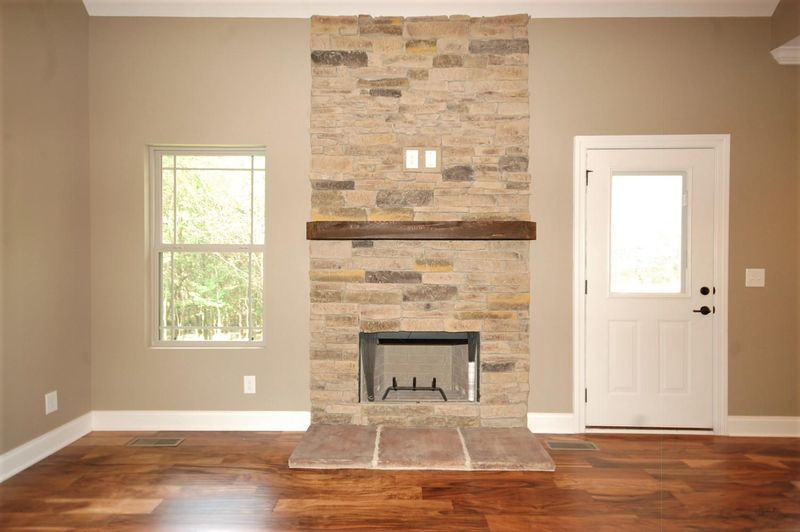 6006 Bluewater Dr, Lebanon, TN 37087