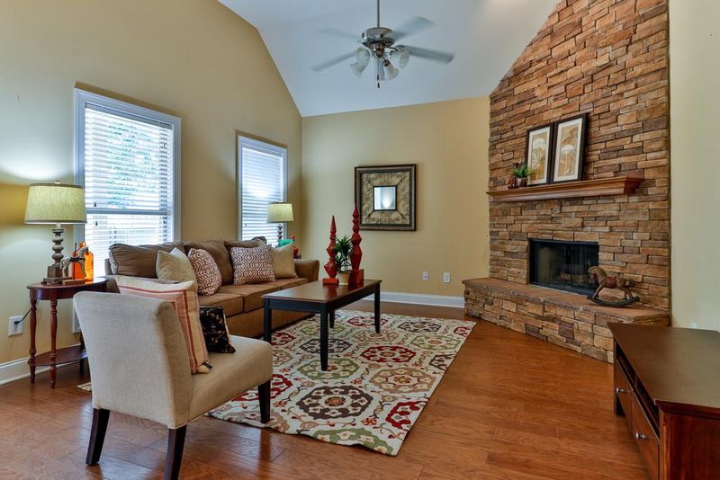 2020 Slayton Dr, Spring Hill, TN 37174