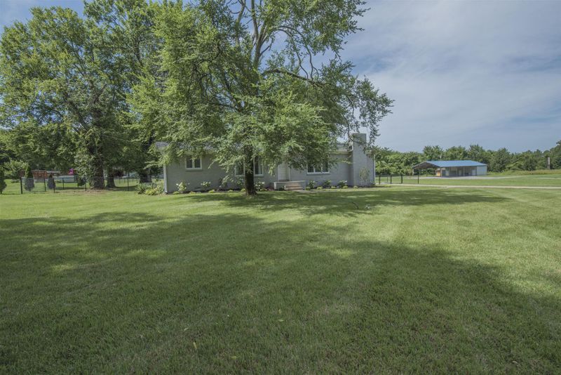 2102 Strickland Dr, Murfreesboro, TN 37127
