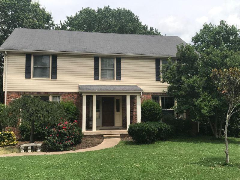 936 Neuhoff Ln, Nashville, TN 37205