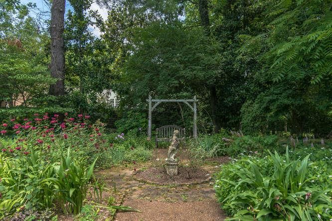 104 Westhampton Pl, Nashville, TN 37205
